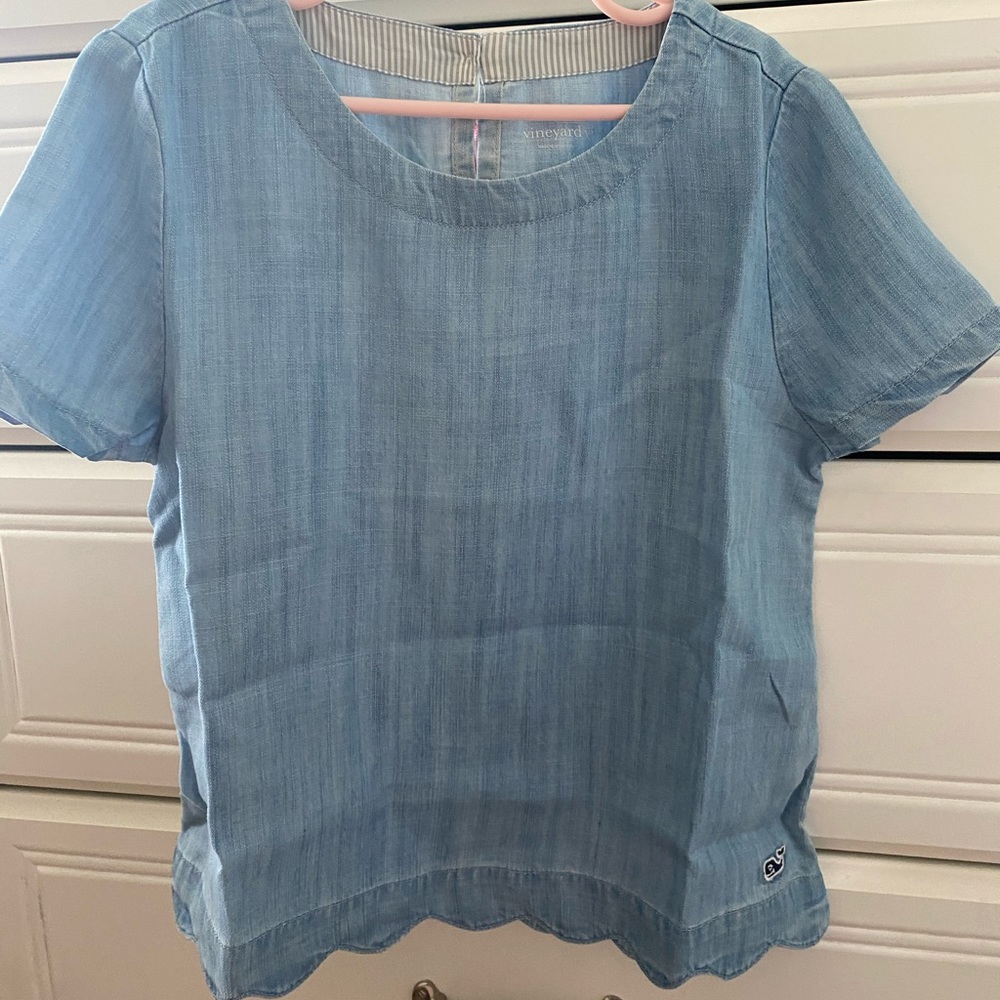 Girls chambray vv scalloped hem top